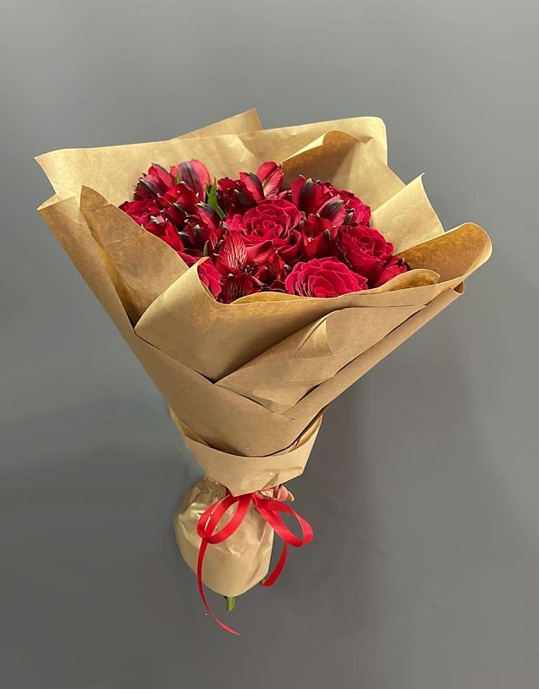 Букет цветов из: Альстромерии и Розы в Гурьевске Калининградской области