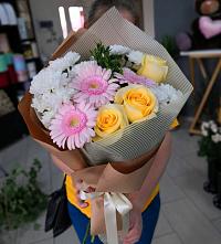 Букет цветов из:  Герберы, Розы и Хризантемы в Гурьевске Калининградской области