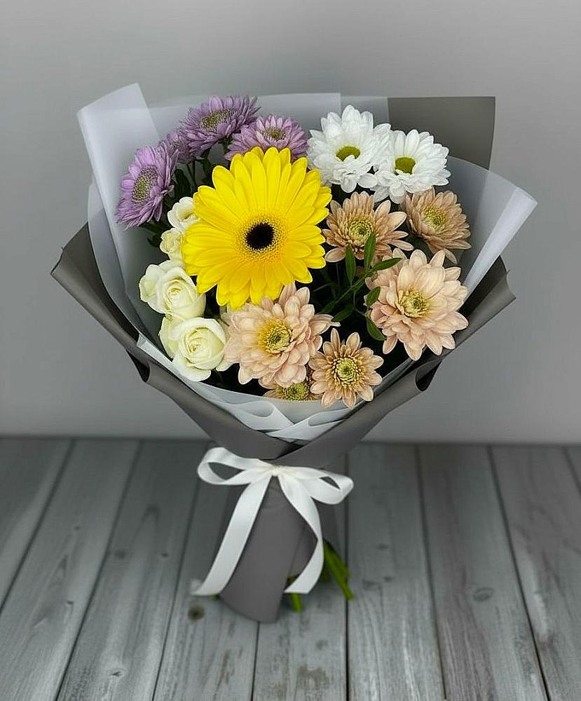 Букет цветов из: Розы, Герберы и Хризантемы в Гурьевске Калининградской области