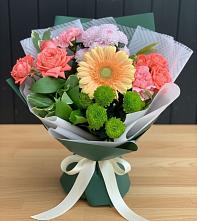 Букет цветов из:  Гвоздики, Розы, Герберы и Хризантемы в Гурьевске Калининградской области