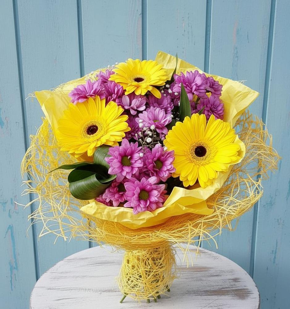 Букет цветов из: Хризантемы и Герберы в Гурьевске Калининградской области