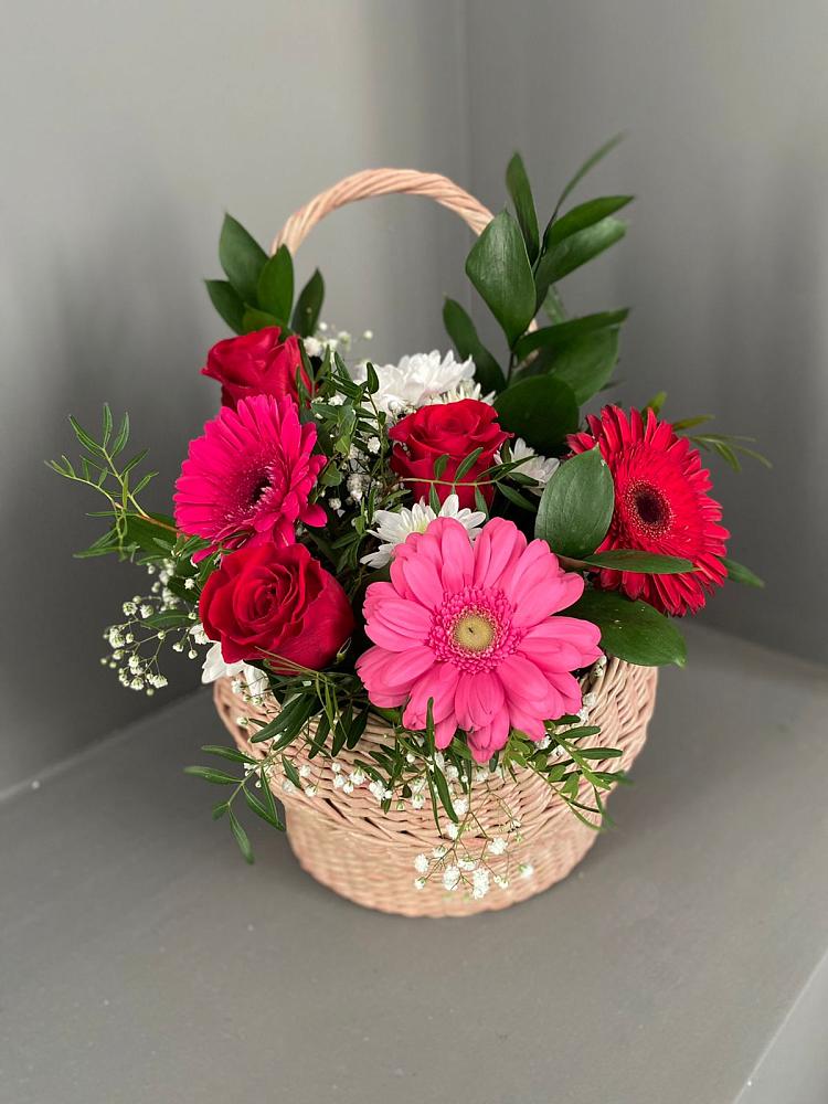 Цветочная композиция из Розы, Хризантемы и Герберы в корзине в Гурьевске Калининградской области