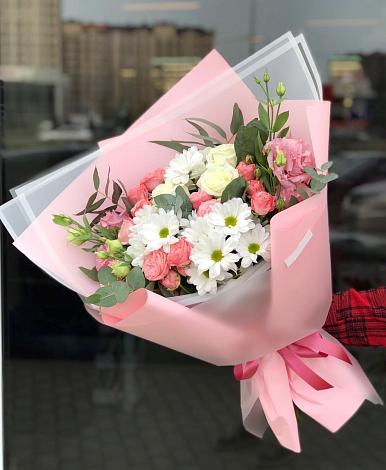 Букет цветов из: Розы, Лизиантусы и Хризантемы в Гурьевске Калининградской области